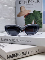 LOGO CAT EYE SUNGLASSES 513006 IN BLACK AND GREY CLEAR ACETATE WAVY FRAME