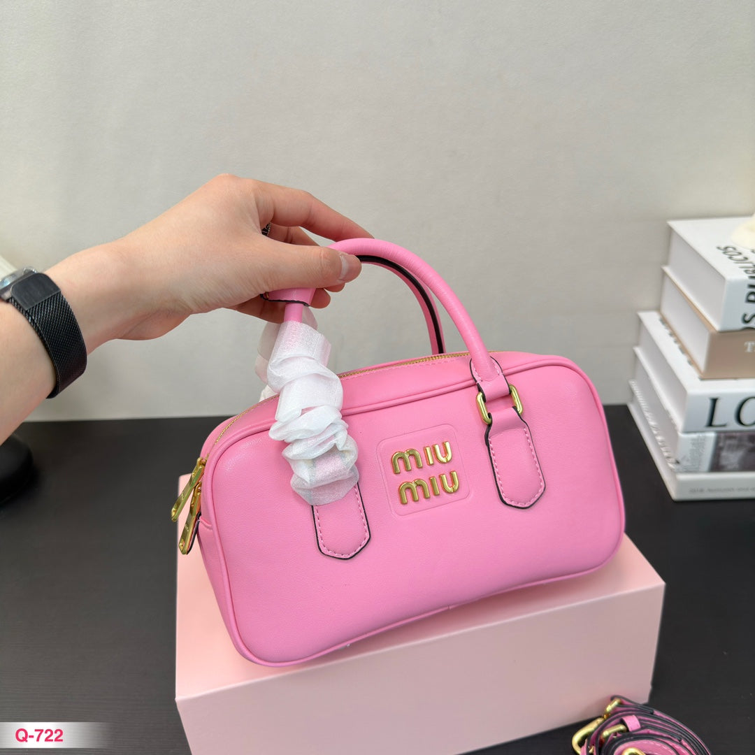 ARCADIE 22 BAG IN LIGHT PINK CALFSKIN Secondary image