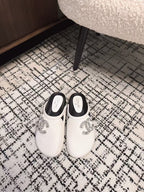 FLAT MULES IN WHITE CALFSKIN