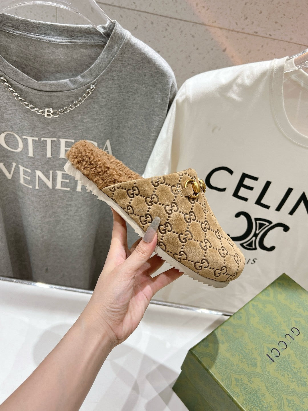 HORSEBIT MULE IN CAMEL EMBOSSED SUEDE AND FLEECE LINING Secondary image