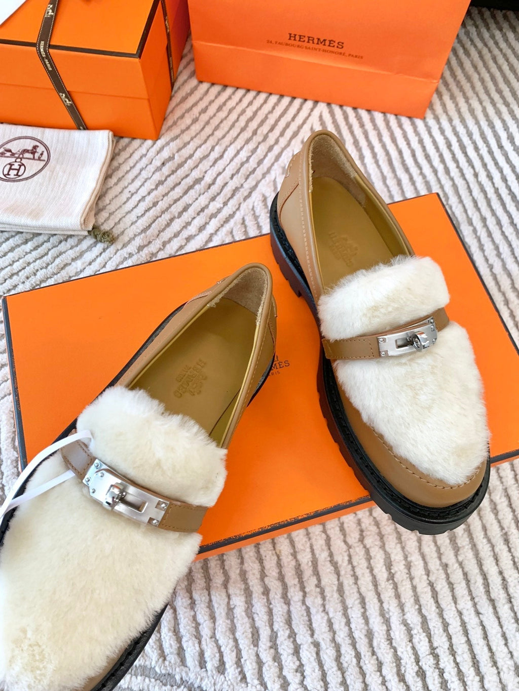 ICONE LOAFER IN PERU BROWN CALFSKIN WITH WHITE SHEARLING